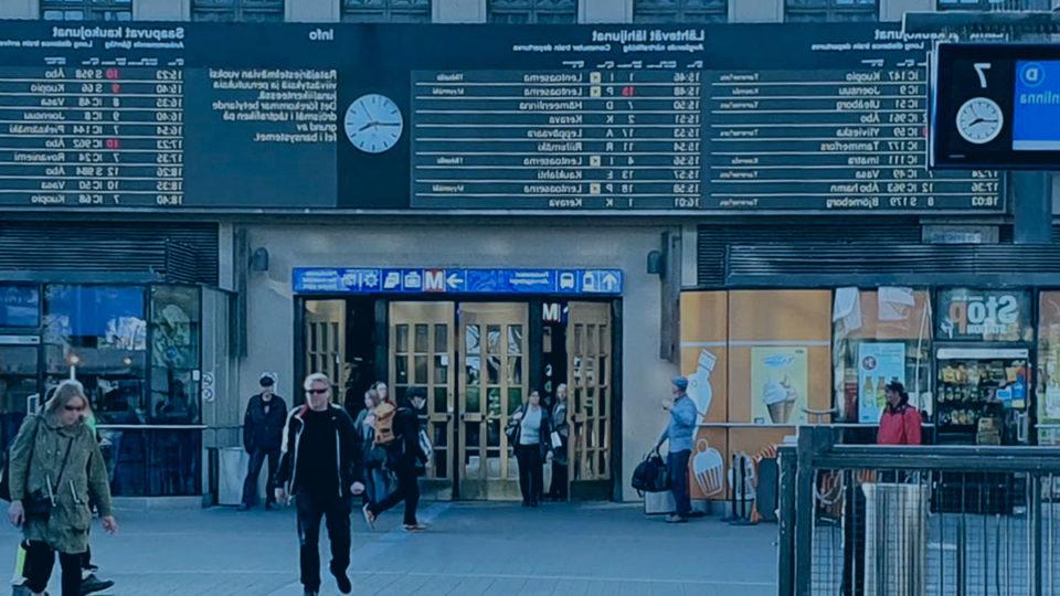 赫尔辛基主要火车站的电话este户外信息展示